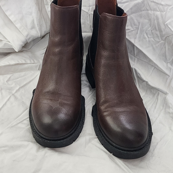 Coach Chelsea Boots - Picture 3 of 5